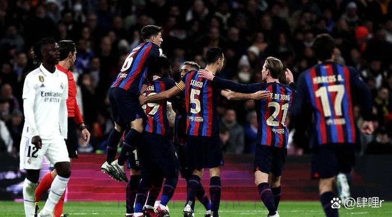 巴斯克斯谈阿拉巴送点:相信VAR决定 裁判判罚没问题 巴斯克斯谈阿拉巴送点:相信VAR决定 裁判判罚没问题